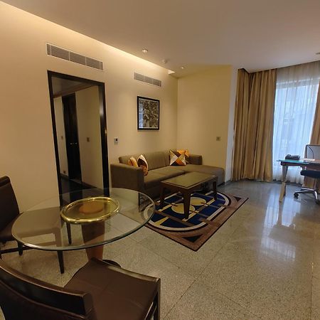 Hotel Marine Plaza Мумбай Екстериор снимка