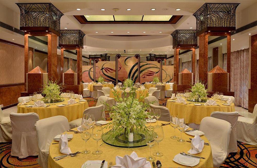 Hotel Marine Plaza Мумбай Екстериор снимка