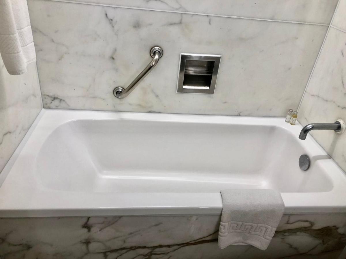 Hotel Marine Plaza Мумбай Екстериор снимка