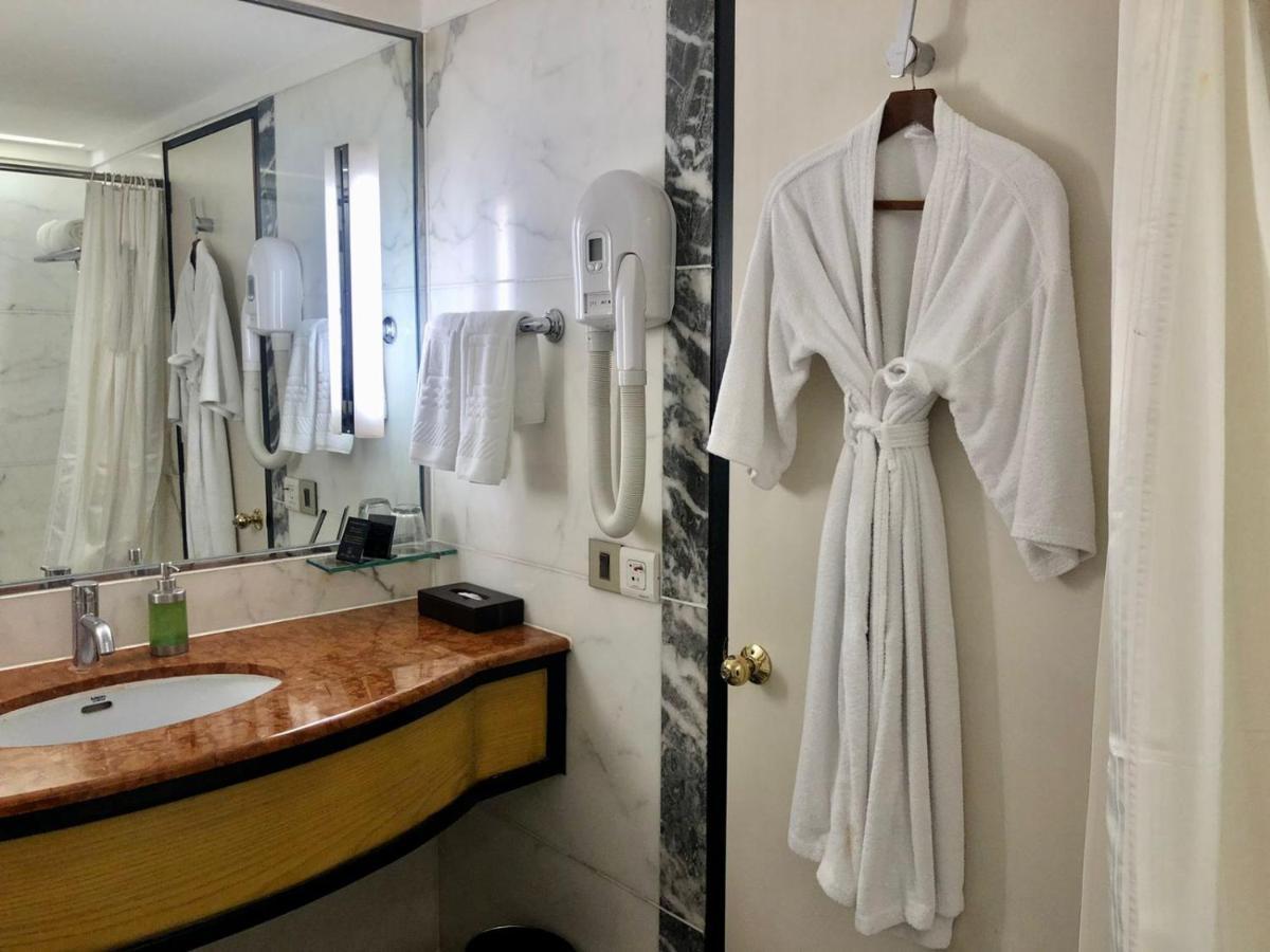 Hotel Marine Plaza Мумбай Екстериор снимка