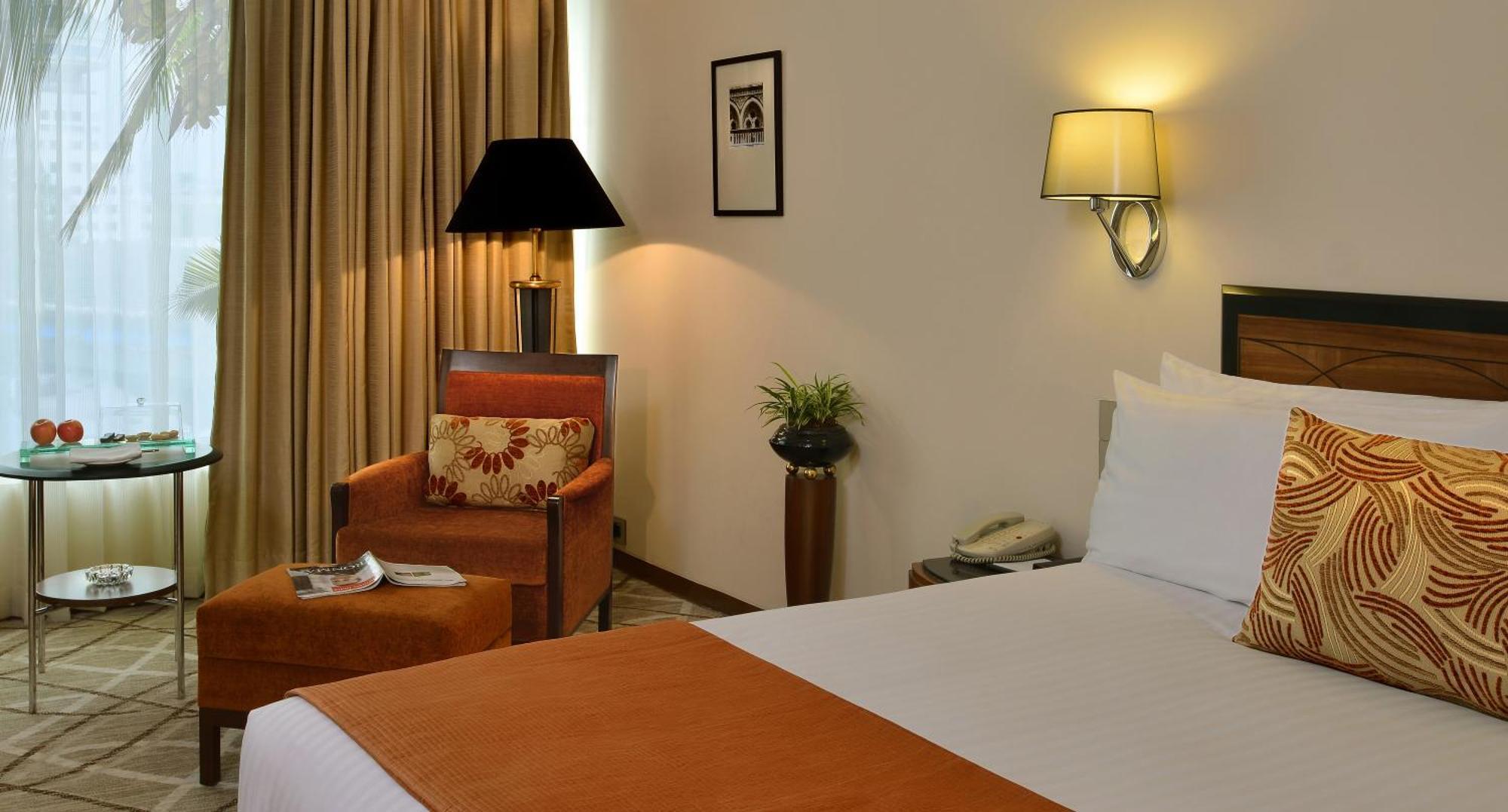 Hotel Marine Plaza Мумбай Екстериор снимка