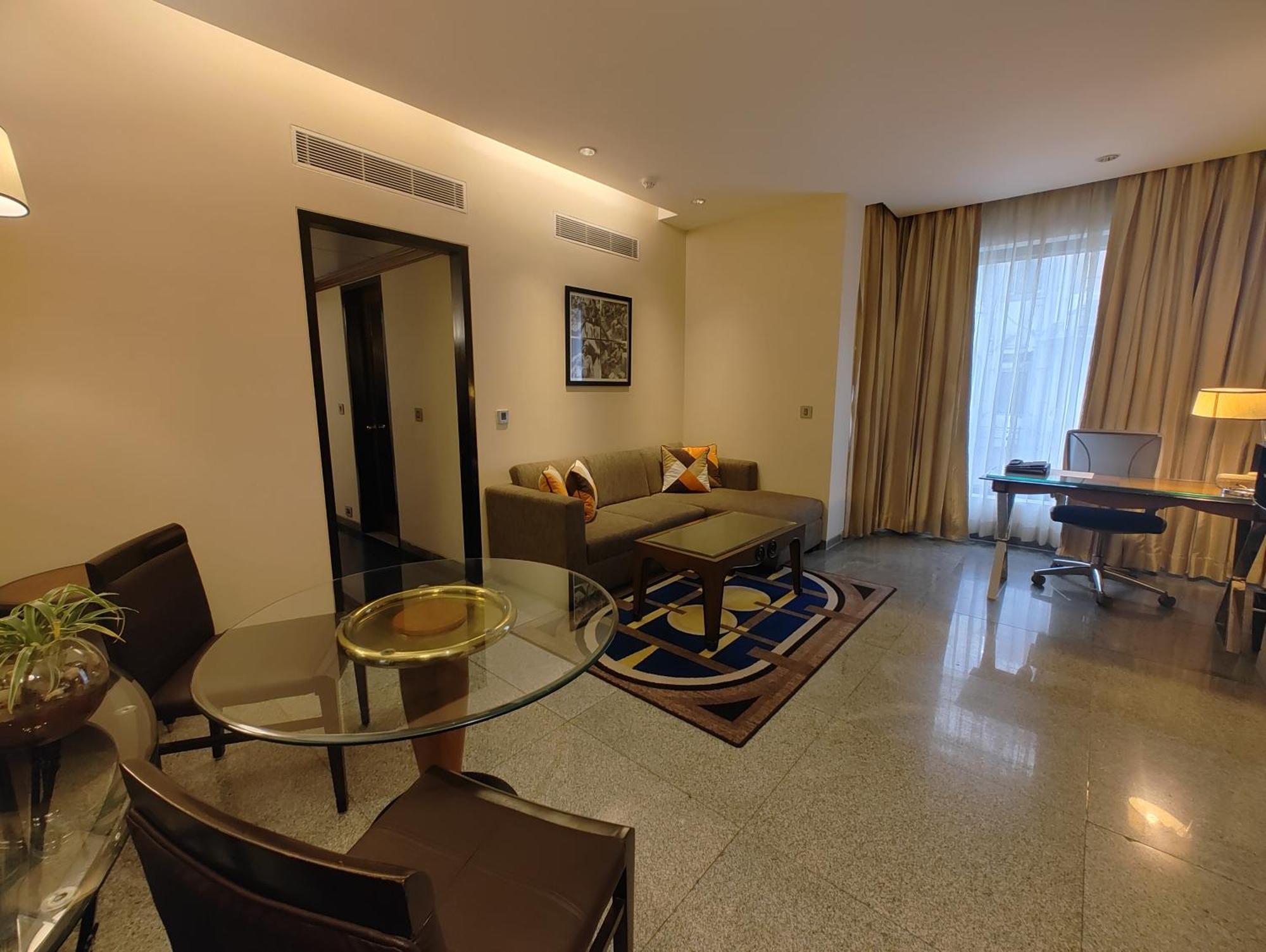 Hotel Marine Plaza Мумбай Екстериор снимка
