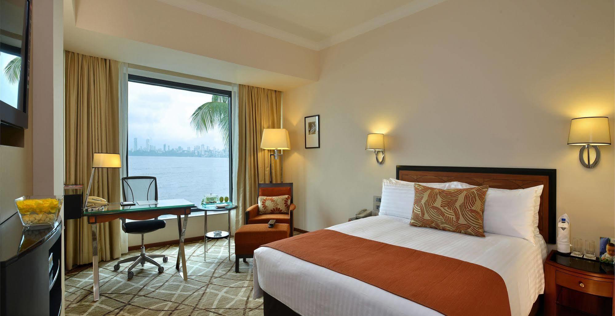 Hotel Marine Plaza Мумбай Екстериор снимка