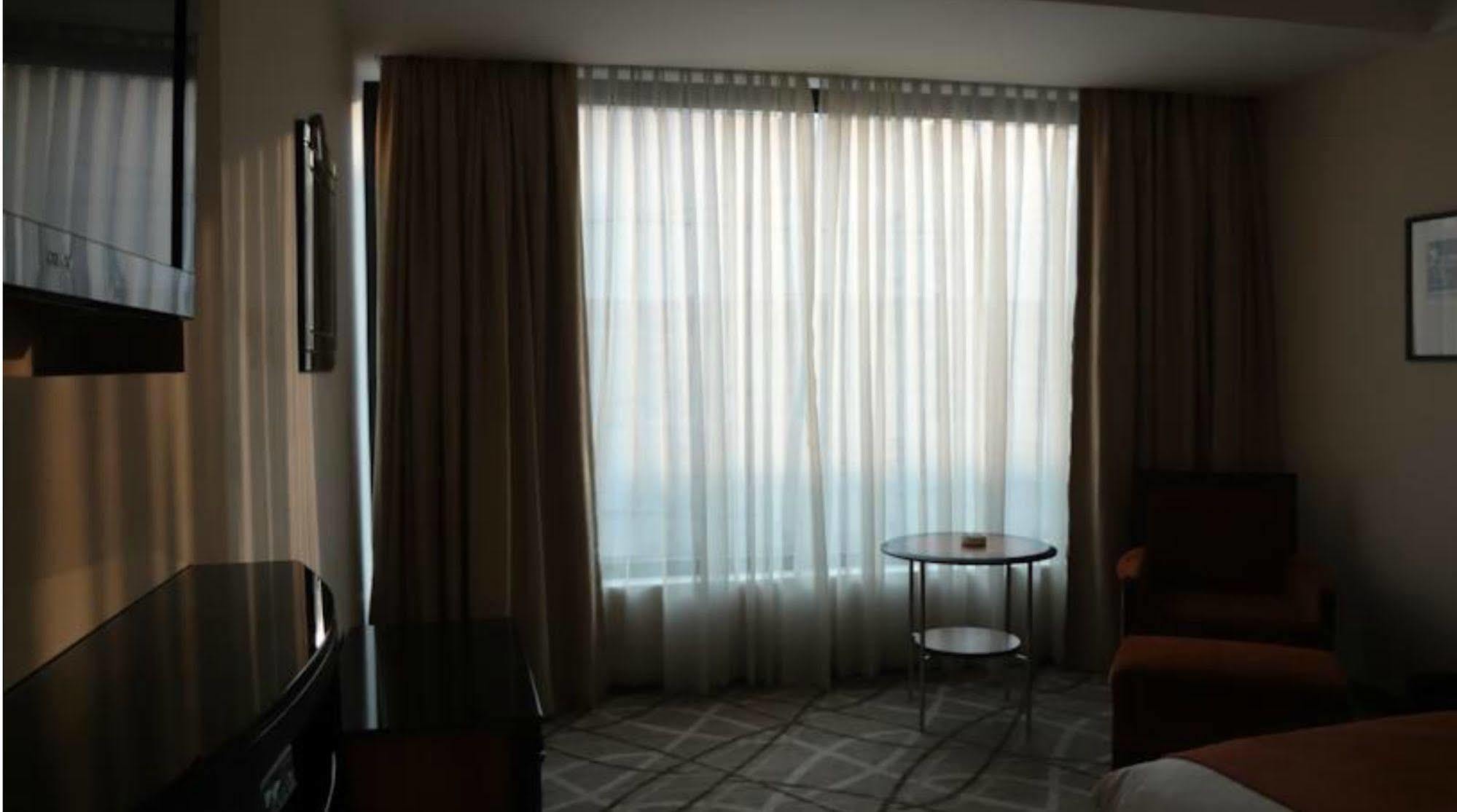 Hotel Marine Plaza Мумбай Екстериор снимка