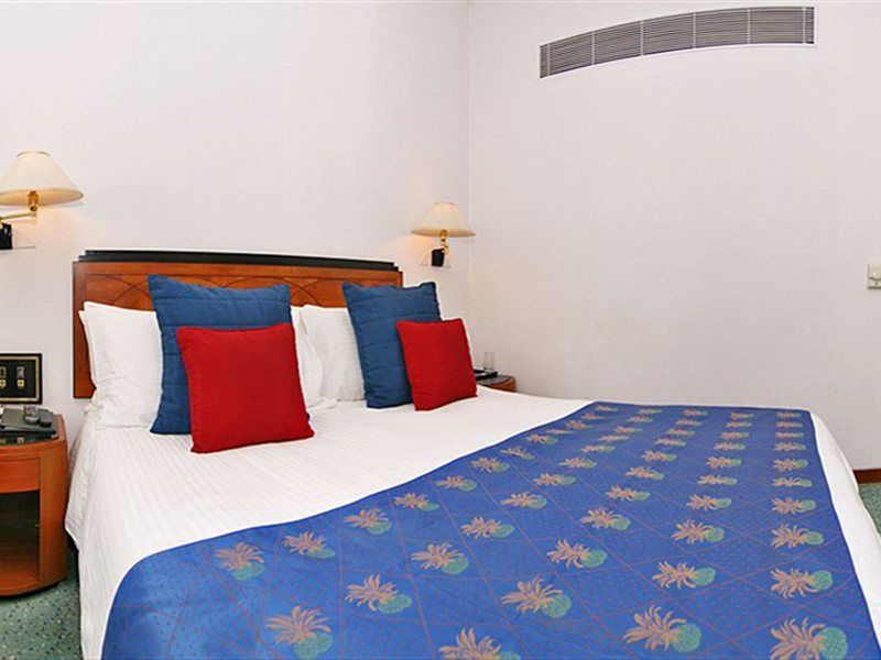 Hotel Marine Plaza Мумбай Екстериор снимка